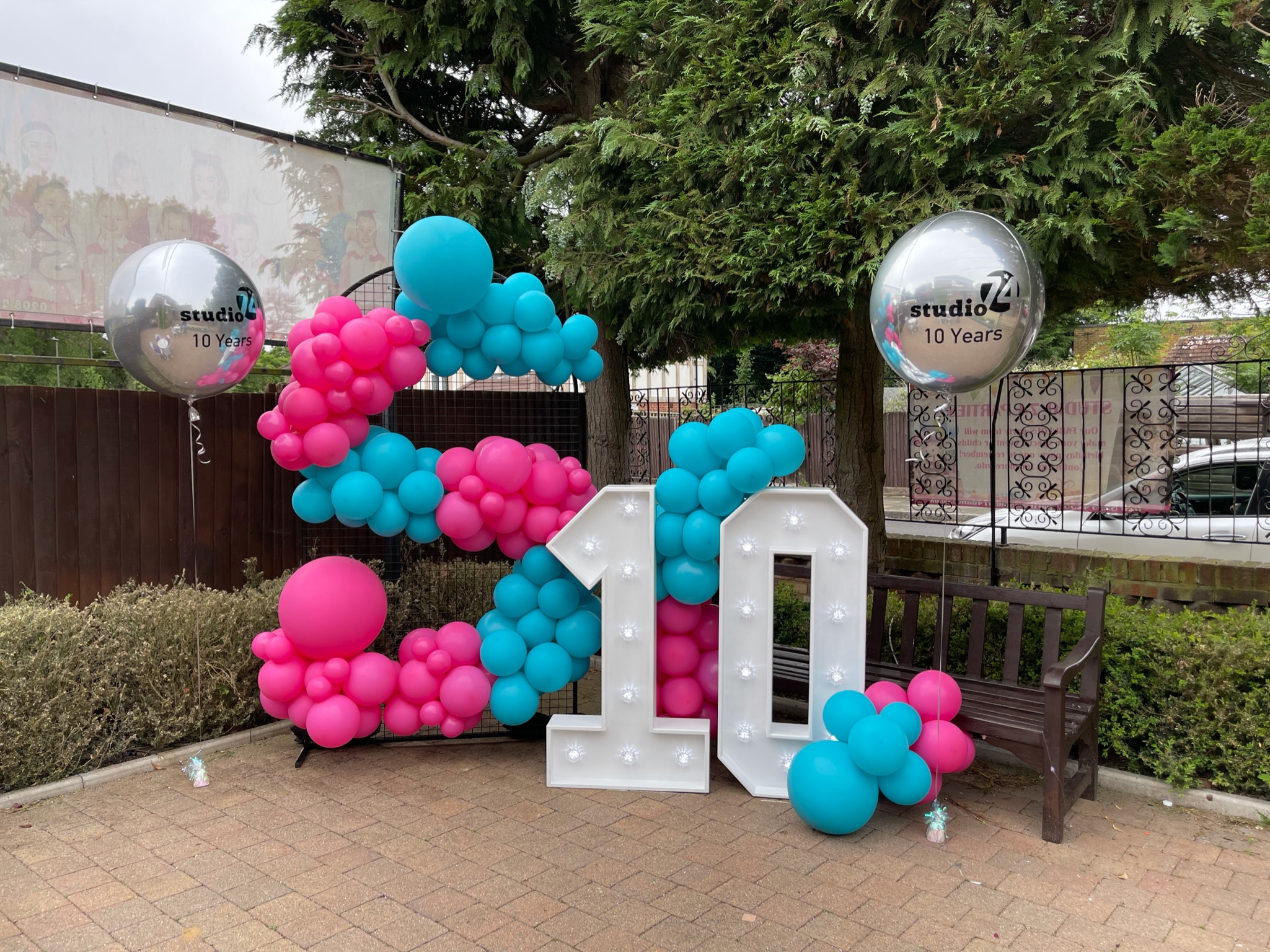 10 light up numbers with pink and blue balloons